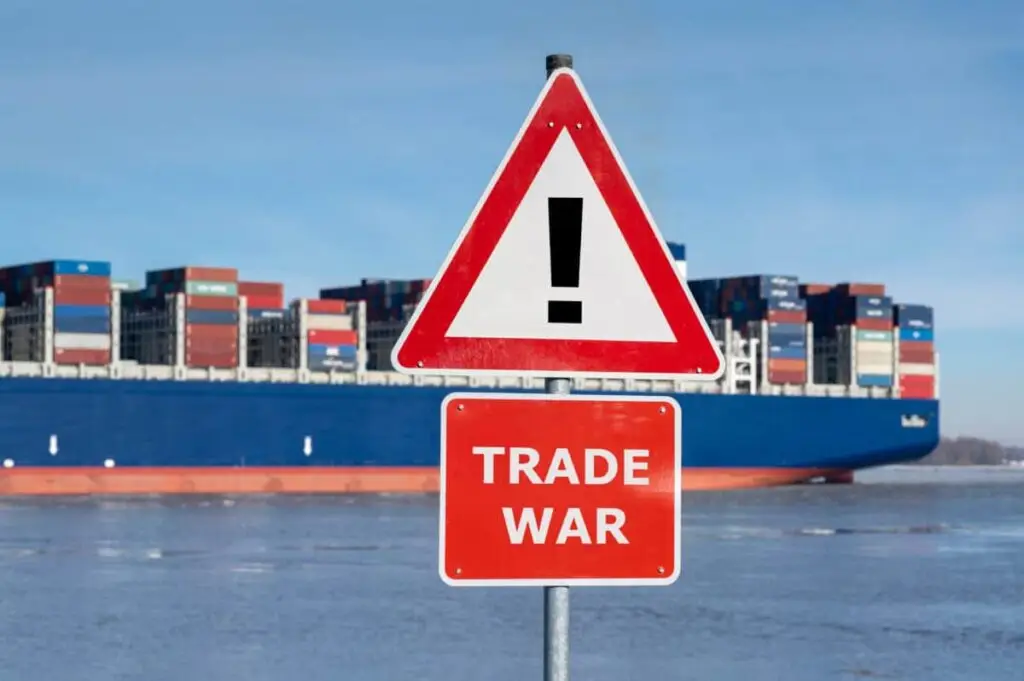 Warning sign with the text "Trade war" in front of container ship